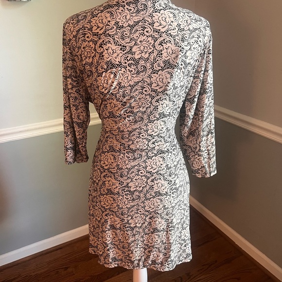 Marilyn Monroe Black and White Paisley Robe & Slip Gown - Medium - Picture 5 of 8